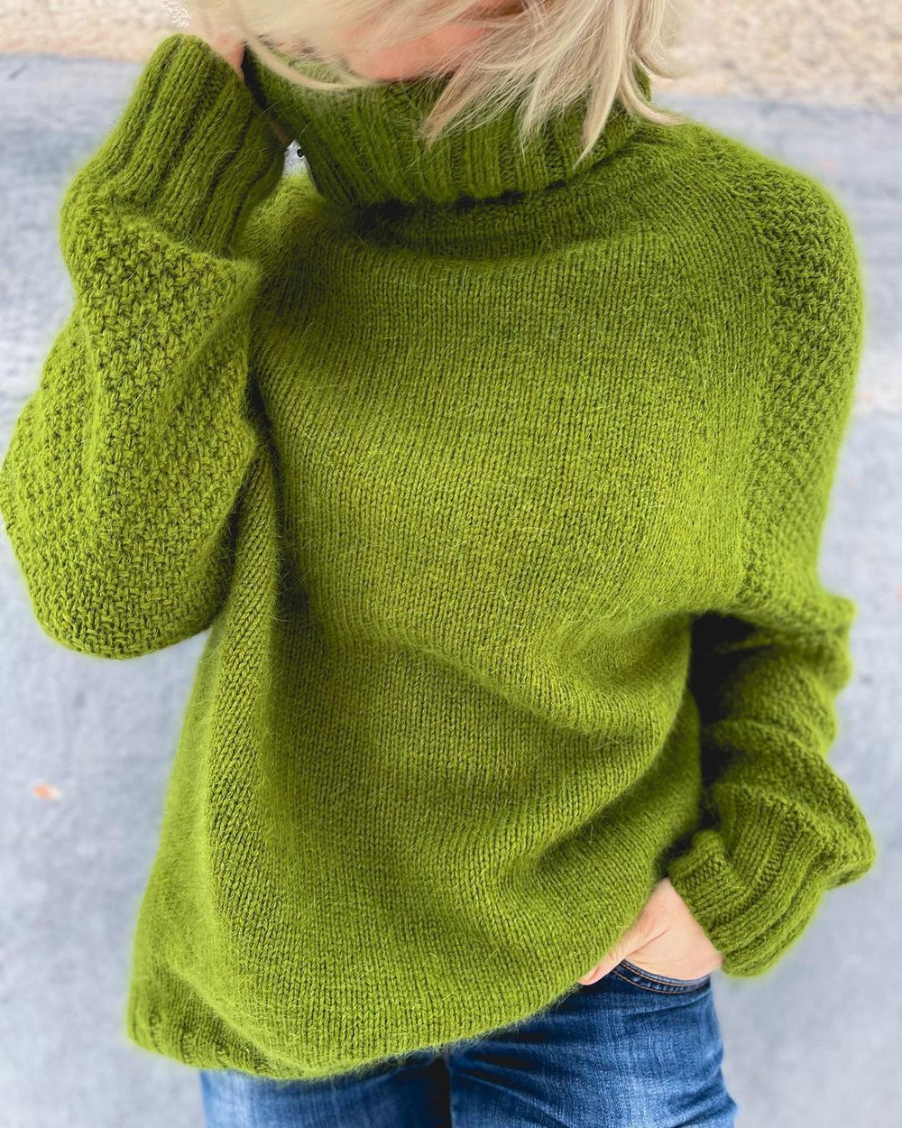 Trudie® | Pull col roulé oversize en maille vert gazon