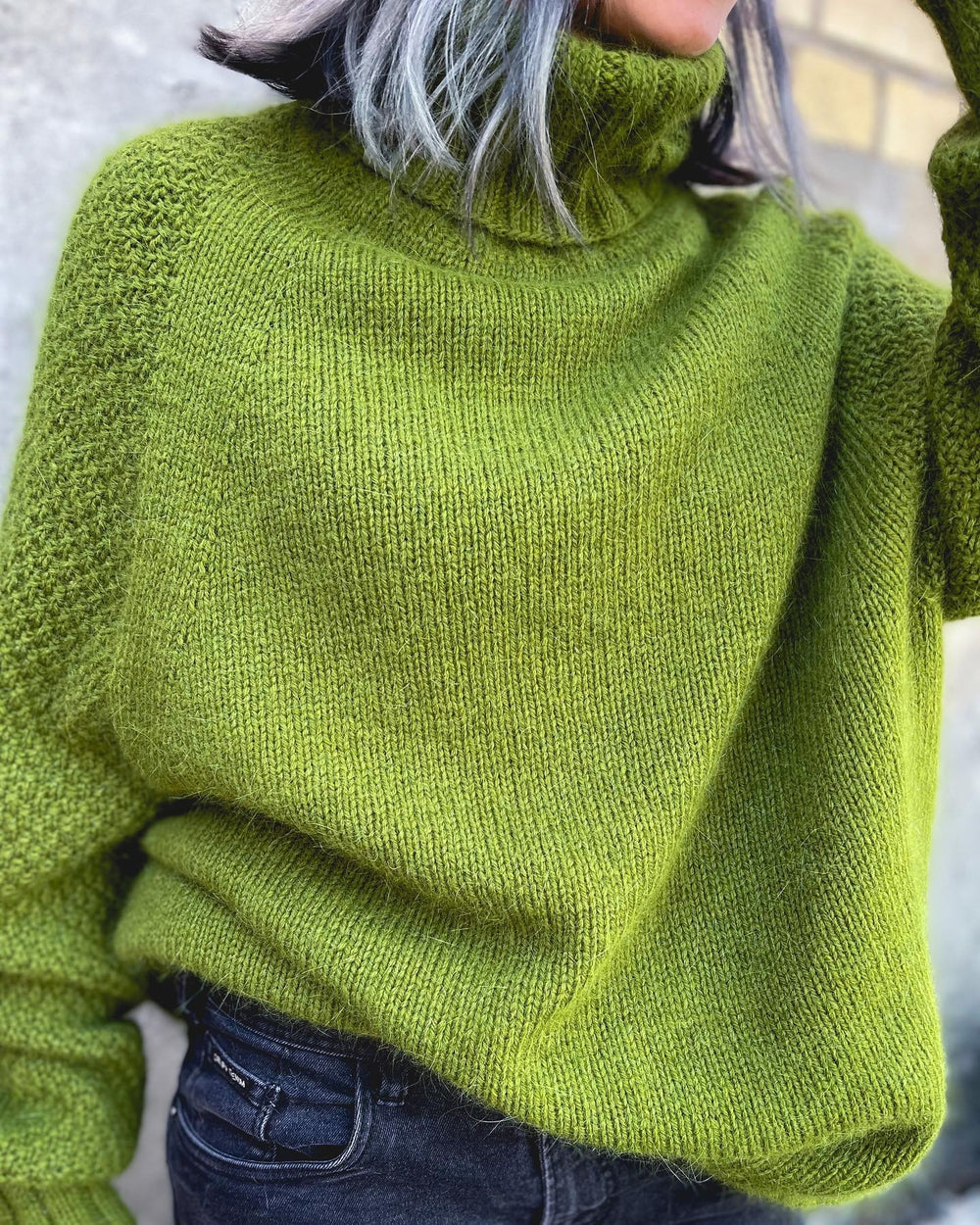 Trudie® | Pull col roulé oversize en maille vert gazon